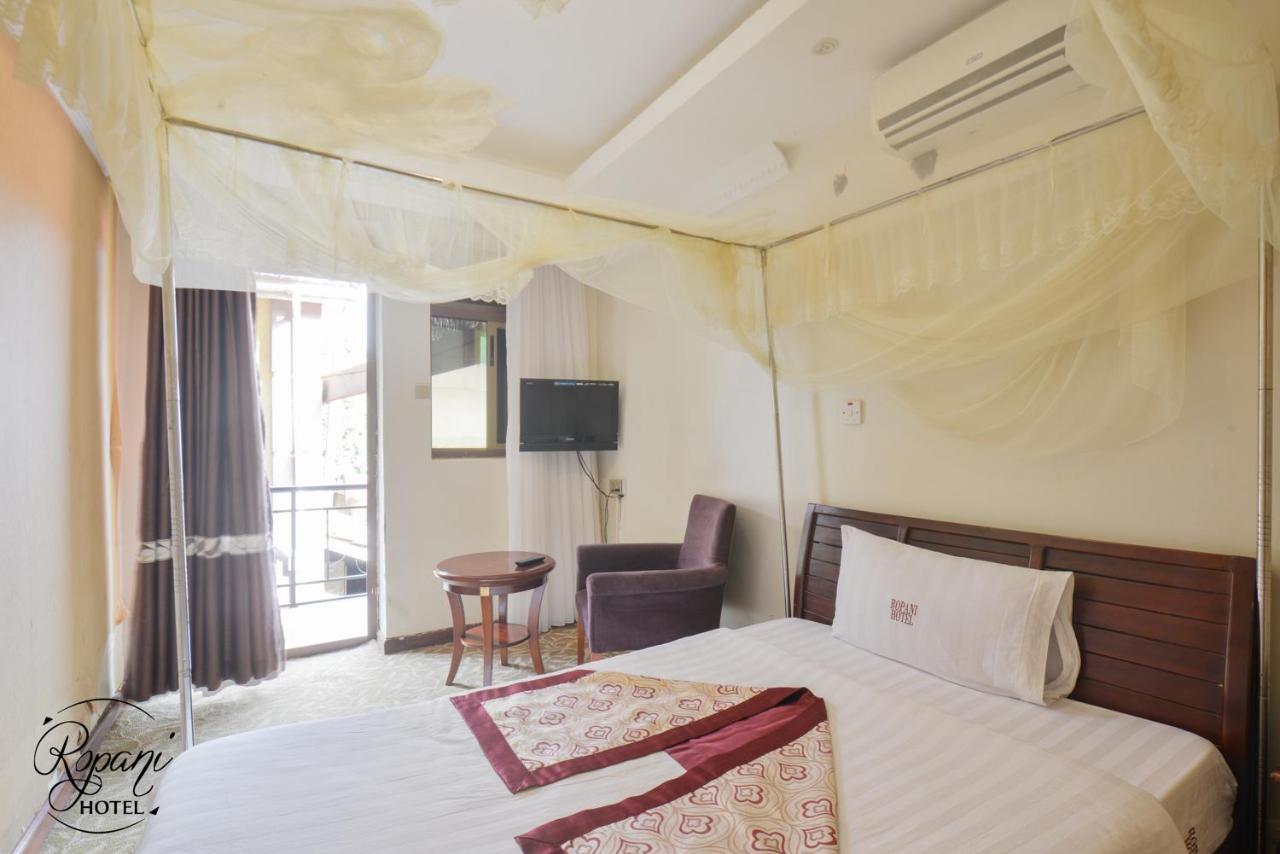 Ropani Hotel Kitende Exterior foto