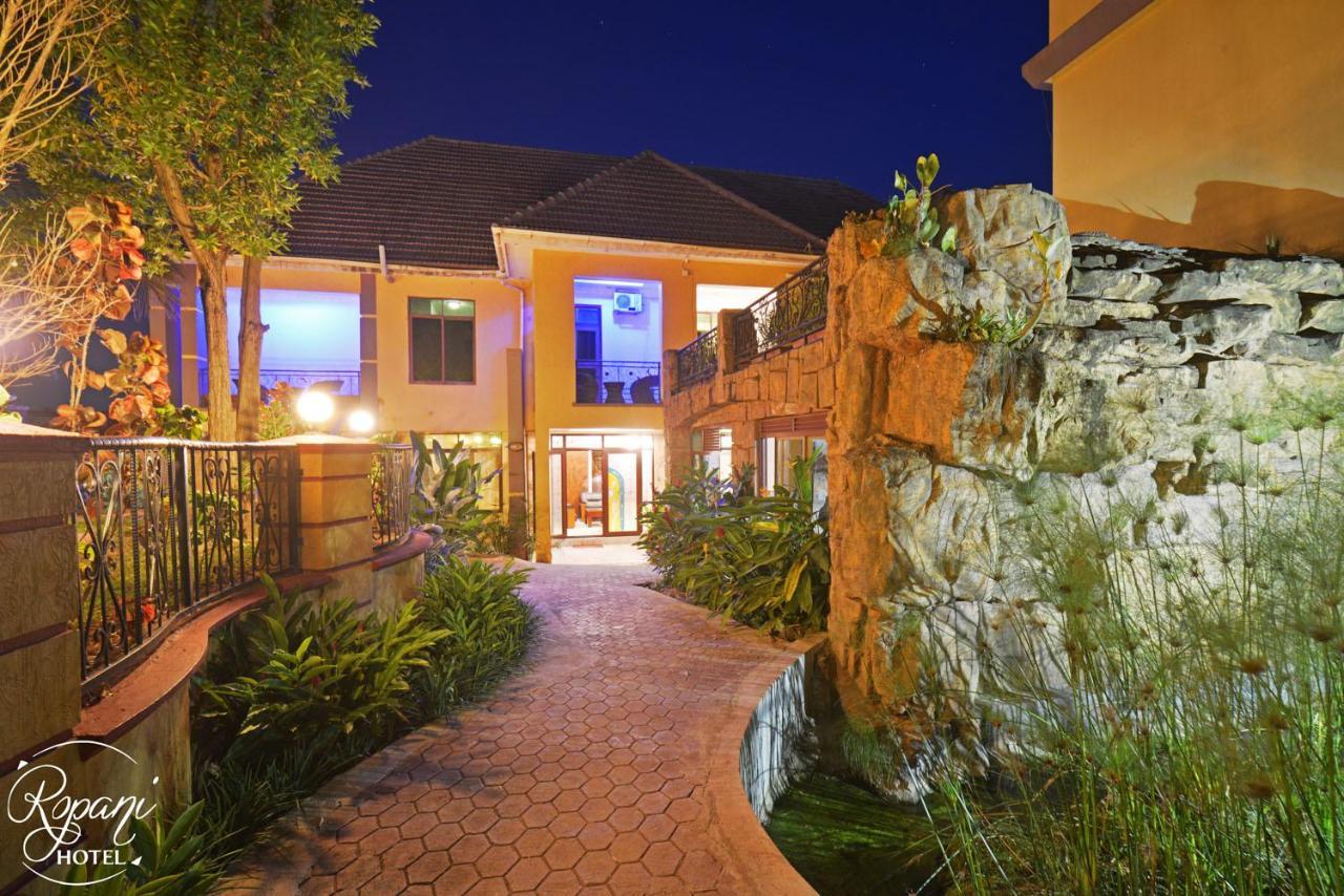 Ropani Hotel Kitende Exterior foto